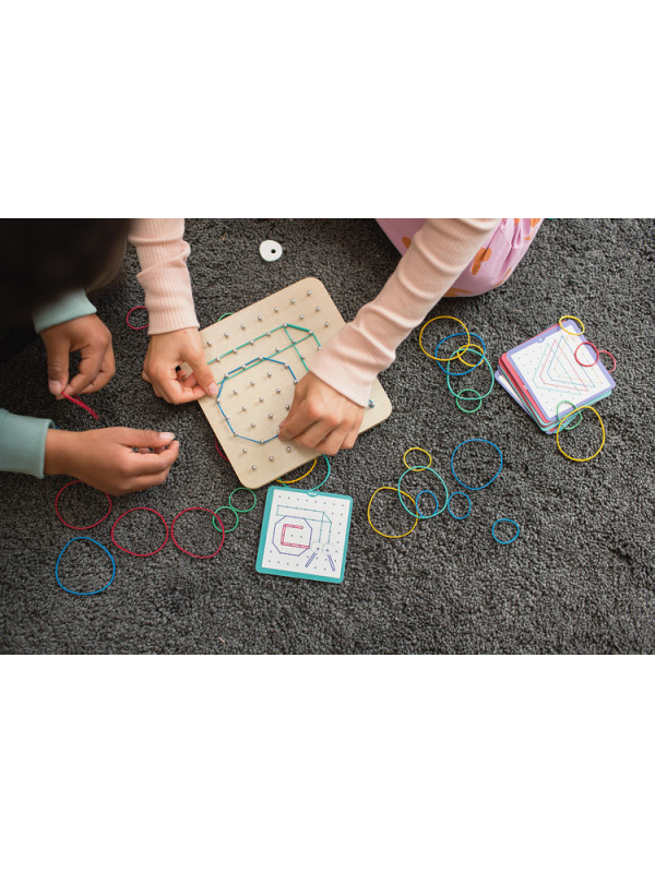 BS Toys, drewniana tablica manipulacyjna Geoplan