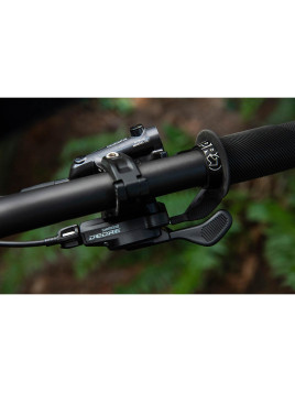 MANETKA SH M6100 I-SPEC EV 12 RZ